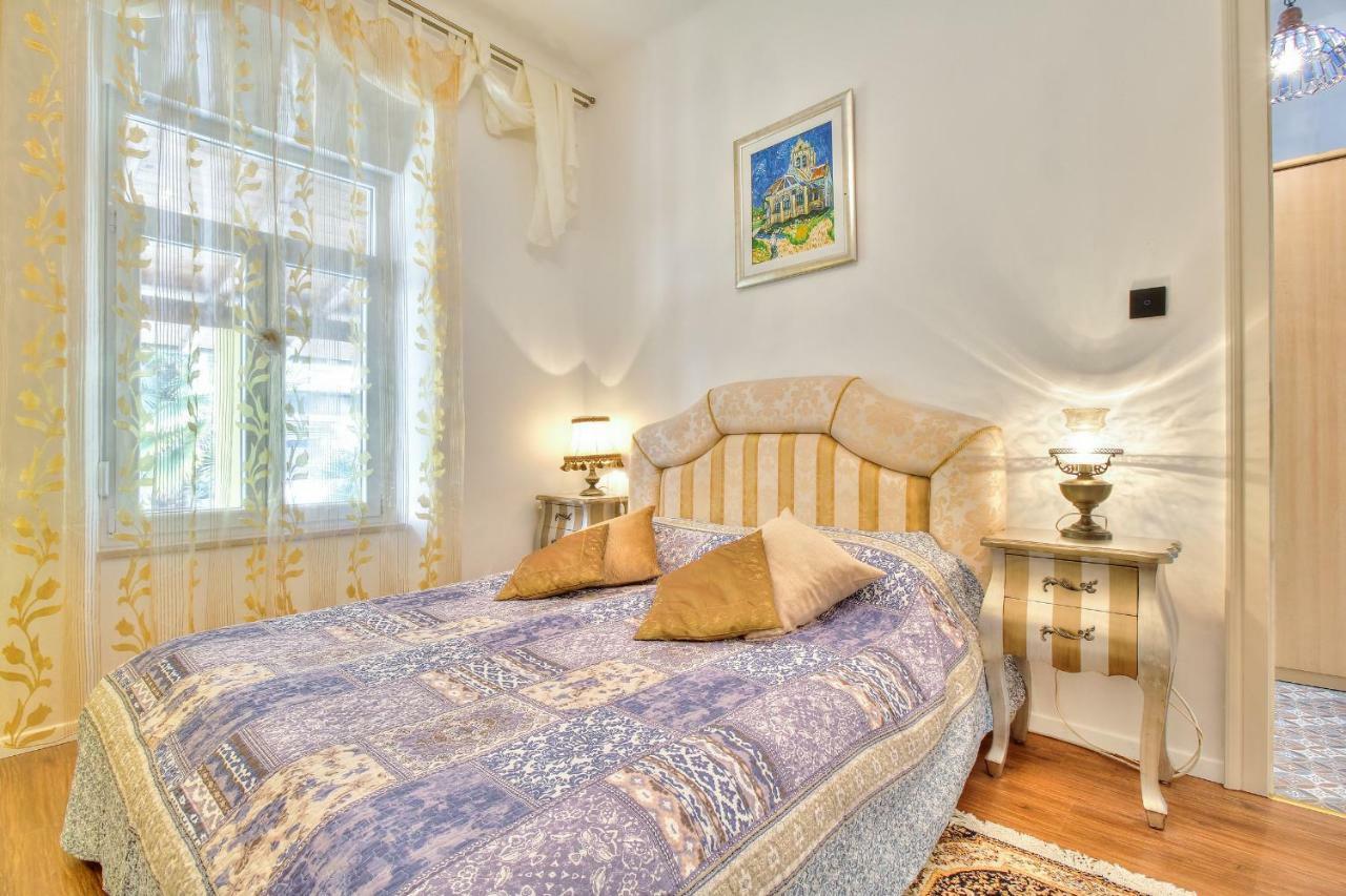 Boutique Apartman Villa Mediteran Porec Bagian luar foto